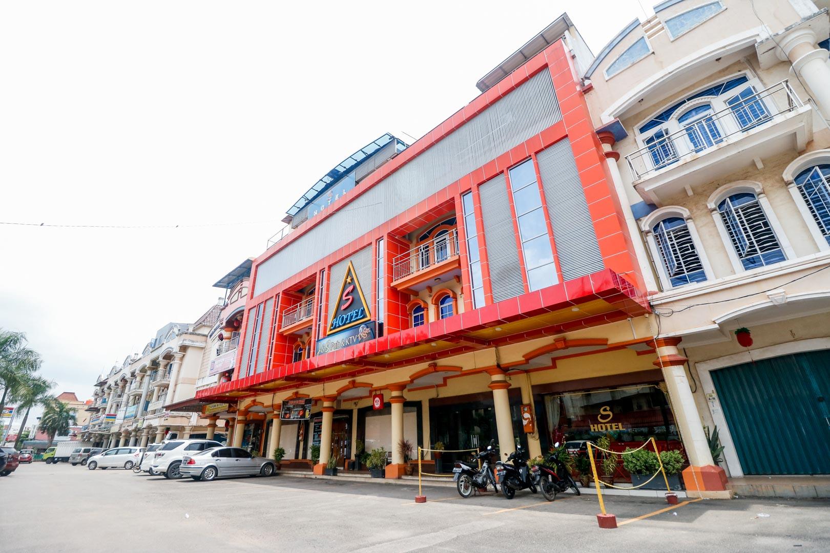 Reddoorz Plus Near Dc Mall Batam Nagoya Buitenkant foto