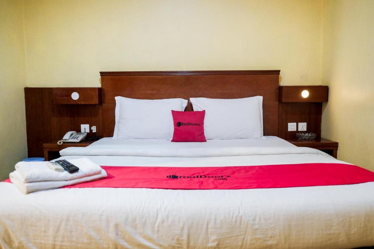Reddoorz Plus Near Dc Mall Batam Nagoya Buitenkant foto
